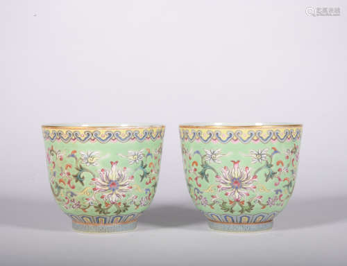 A pair of Wu cai 'floral' cup