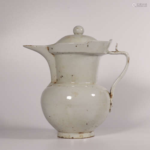 A white glazed winepot