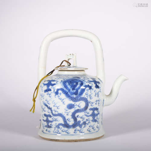 A blue and white 'dragon' teapot