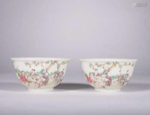 A pair of Wu cai 'figure' cup