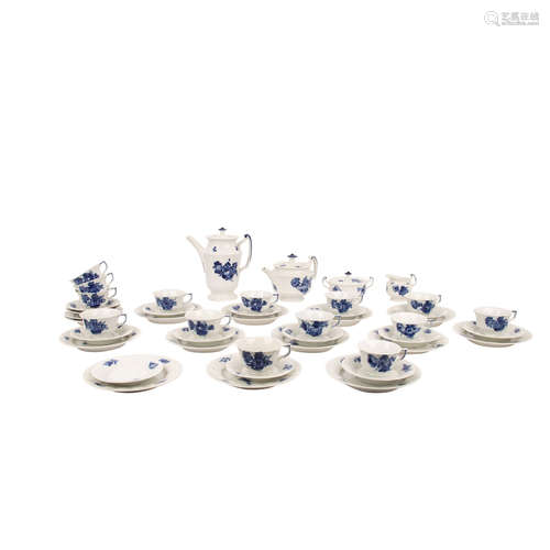 ROYAL COPENHAGEN Tee-/Kaffeeservice f. 12 Personen 'Blaue Bl...