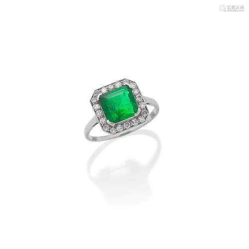 AN EMERALD AND DIAMOND RING, CIRCA 1930