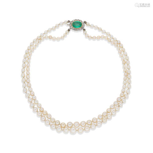 A PEARL NECKLACE WITH EMERALD AND DIAMOND CLASP