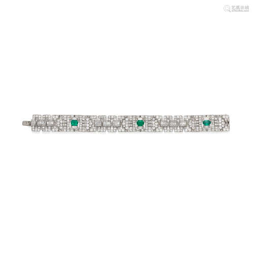 AN EMERALD AND DIAMOND BRACELET, CIRCA 1930