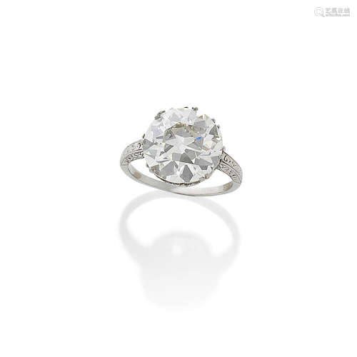 A DIAMOND SINGLE-STONE RING