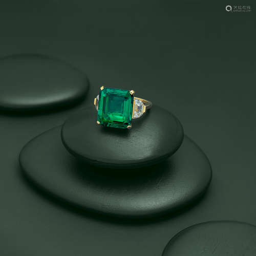 A FINE EMERALD AND DIAMOND RING, BY BULGARI