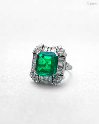 AN EMERALD AND DIAMOND RING, CIRCA 1935