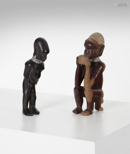 Arte africana Two ebony wooden female figures Central