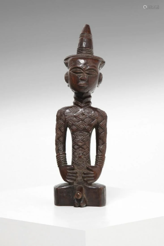 Arte africana Male figure, NdengeseDem. Rep. Congo.