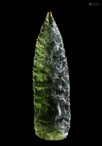 Arte delle Americhe A green obsidian spear head