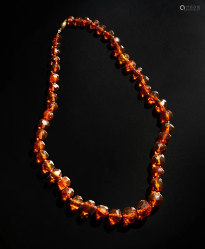 Wunderkammer An amber necklace Baltic States, 19th