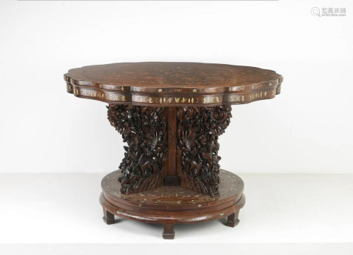 Arte Cinese A wood inlaid Chinese export table China,