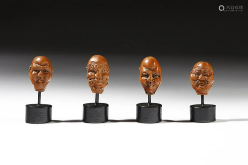 ARTE GIAPPONESE A group of four wood miniature heads