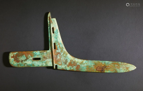 Arte Cinese A bronze spear head (ge) China, Shang