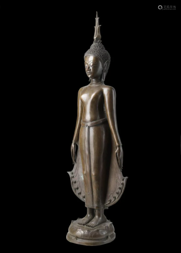 Arte Sud-Est Asiatico A large cast bronze figure of