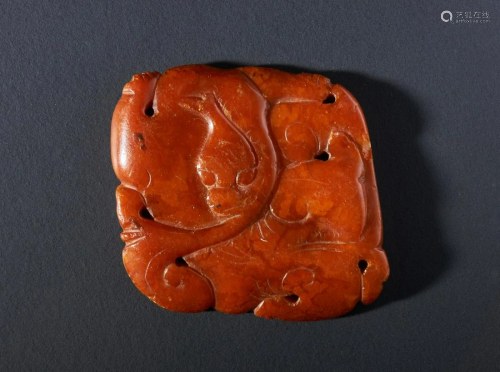 Arte Cinese A yellow amber amulet carved with chilong