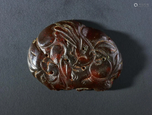 Arte Cinese A red transparent amber amulet carved with