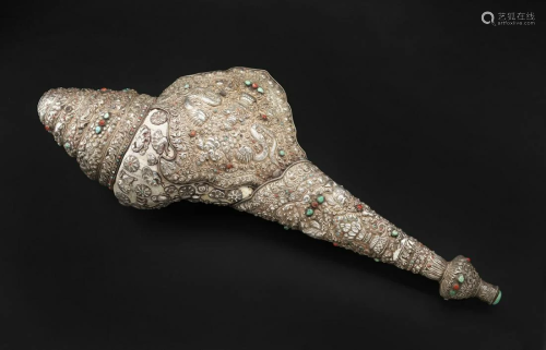 Arte Himalayana A monumental ritual conch trumpet