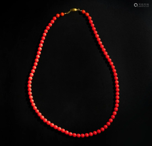 Arte Cinese A red coral necklace Italy, 19th century .