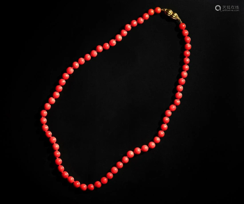 Arte Cinese A red coral necklaceItaly, 19th century .