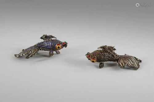 Arte Cinese A pair of silver enameled fishes China,