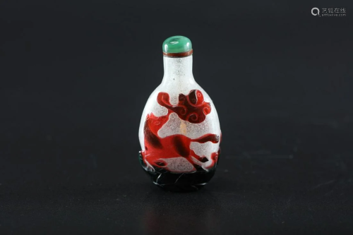 Arte Cinese A snowstorm glass snuff bottle with red
