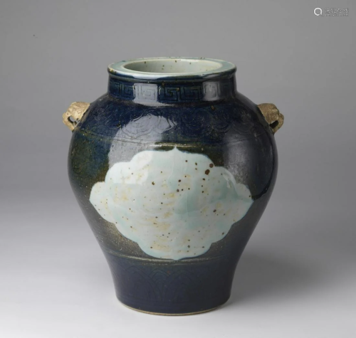 Arte Cinese Jar with lions head handlesChina, Qing