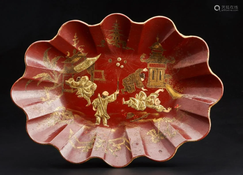 Arte Cinese A red lacquered tray decorated with