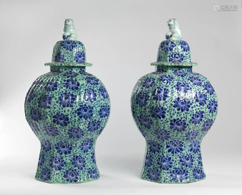Arte Cinese A pair of large Chinoiserie pottery vases