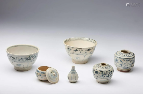 Arte Sud-Est Asiatico A group of six pottery vessels
