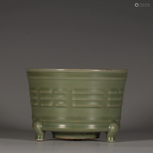 A Chinese Song type longquan celadon tripod censer