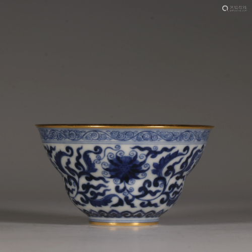 A blue and white gold flower cup