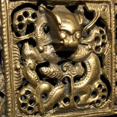 A Chinese gilt bronze 'Dragon' belt buckle