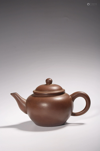 A Chinese zisha teapot