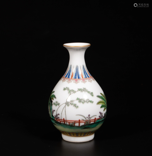 Colorful bottle vase in Qing style