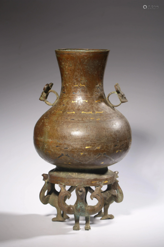 A Chinese archaistic bronze vase