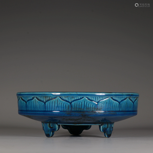 A Malachite Green Glazed Carving Petal Pattern Stove