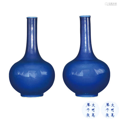 明 霽藍釉長頸瓶（一對）