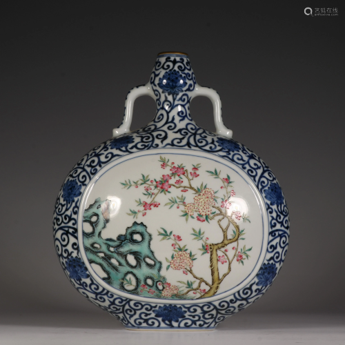 Qianglong style famille rose flower design flat vase