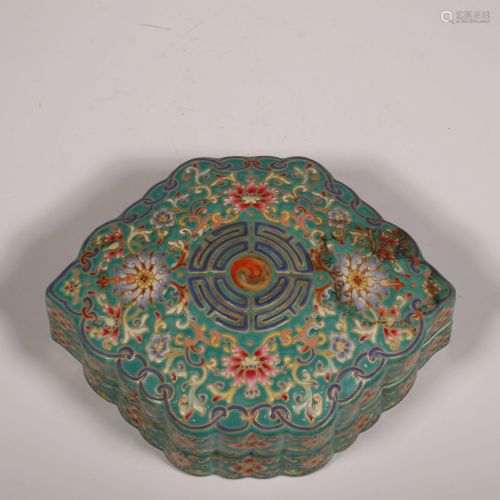 Famille rose flower pattern lid box