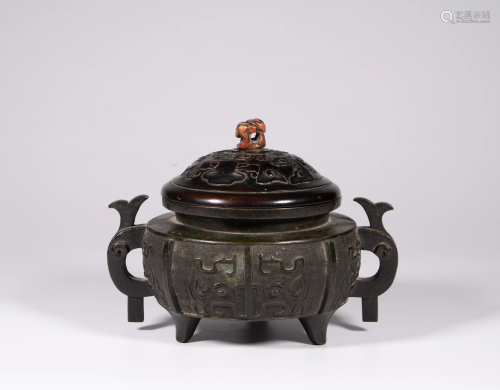 A Chinese archaistic bronze vessel