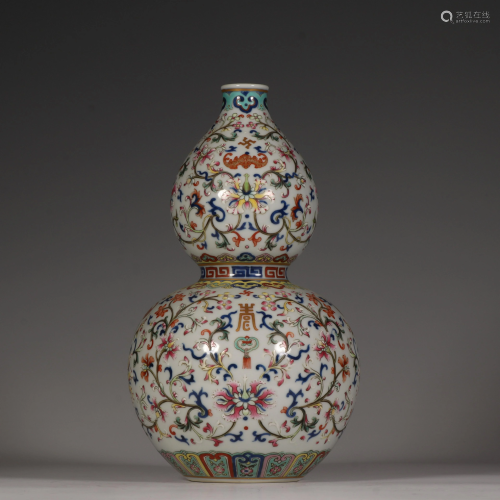 Qianglong style amille rose gourd vase