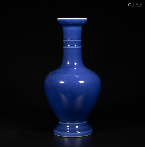 Qing style blue glaze vase