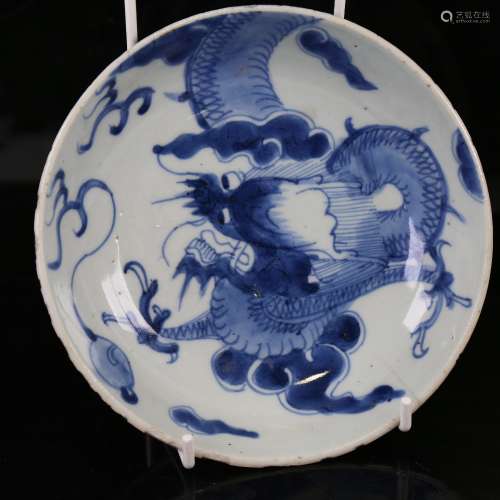A Chinese blue and white porcelain bowl with painted dragon ...