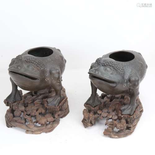 A pair of Chinese polished bronze grotesque 3-legged toad in...