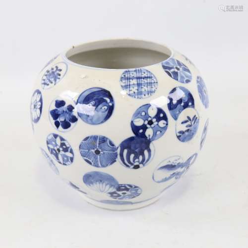 A Chinese blue and white porcelain vase with disc designs, 4...