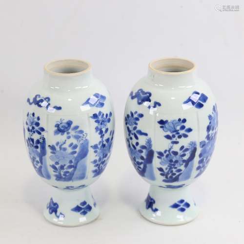 A pair of Chinese blue and white porcelain globular vases, h...