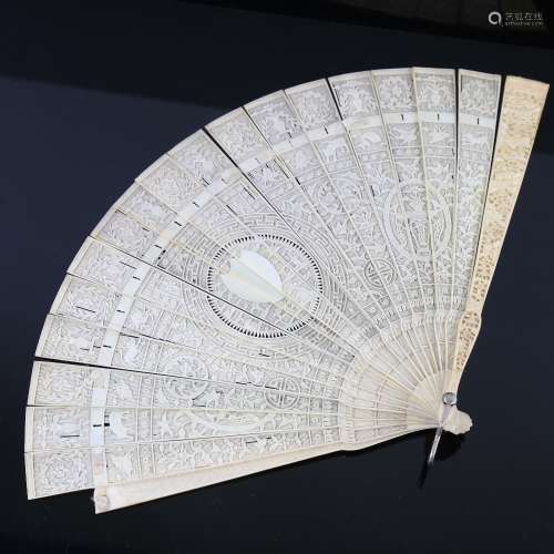 A Chinese 19th century finely carved and pierced ivory fan, ...
