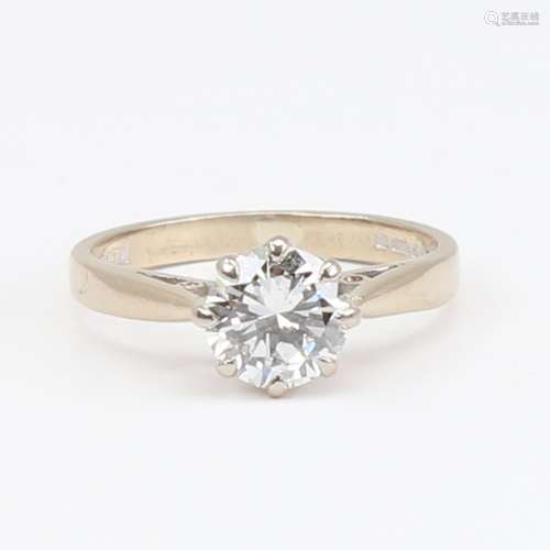 An 18ct gold 1.05ct solitaire diamond ring, modern round bri...