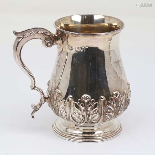 An Edwardian silver half pint tankard mug, cylindrical balus...